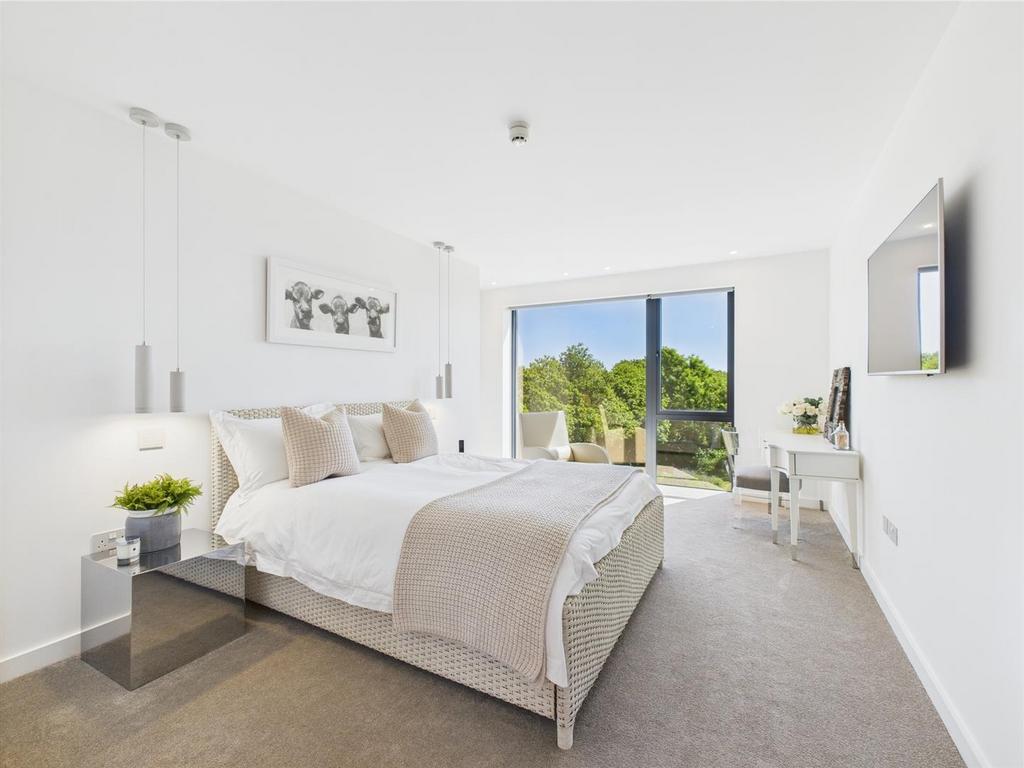 CAM04392 G0-PR0087-STILL055.jpg