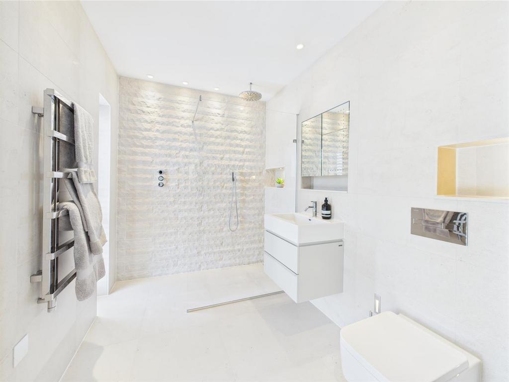 CAM04392 G0-PR0087-STILL059.jpg