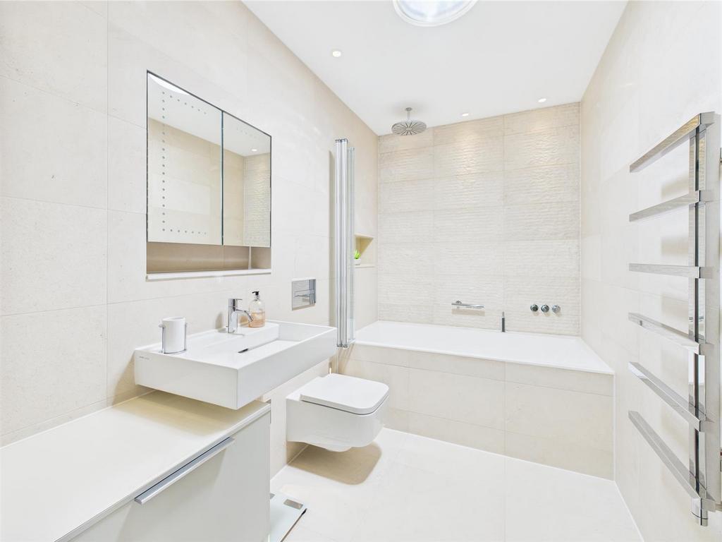 CAM04392 G0-PR0087-STILL056.jpg