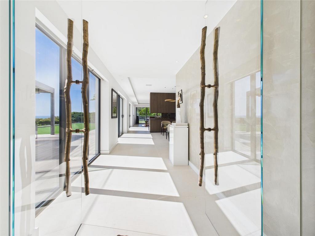 CAM04392 G0-PR0087-STILL002.jpg