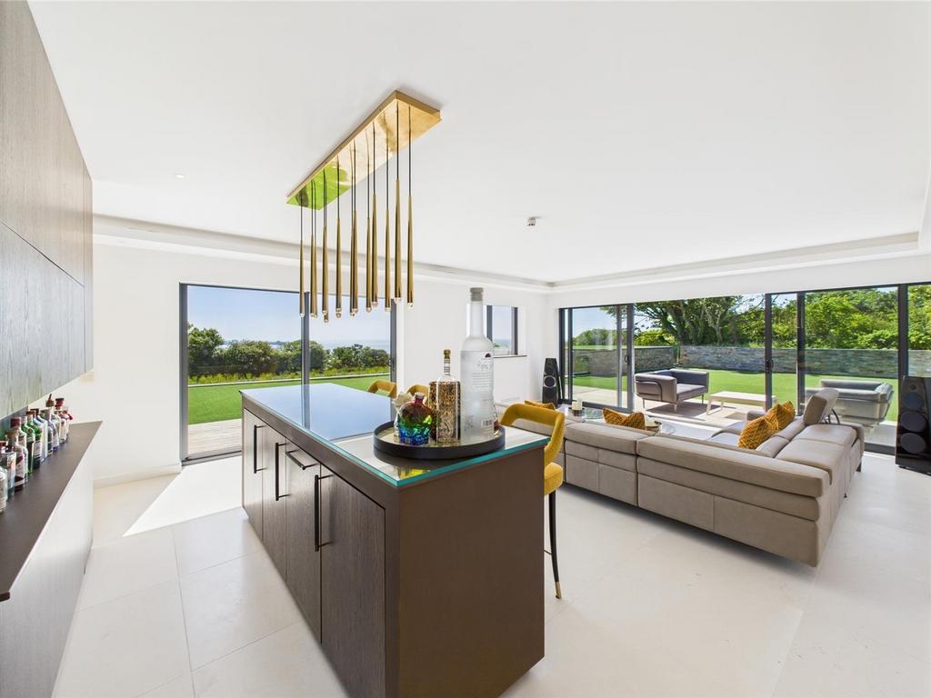 CAM04392 G0-PR0087-STILL007.jpg