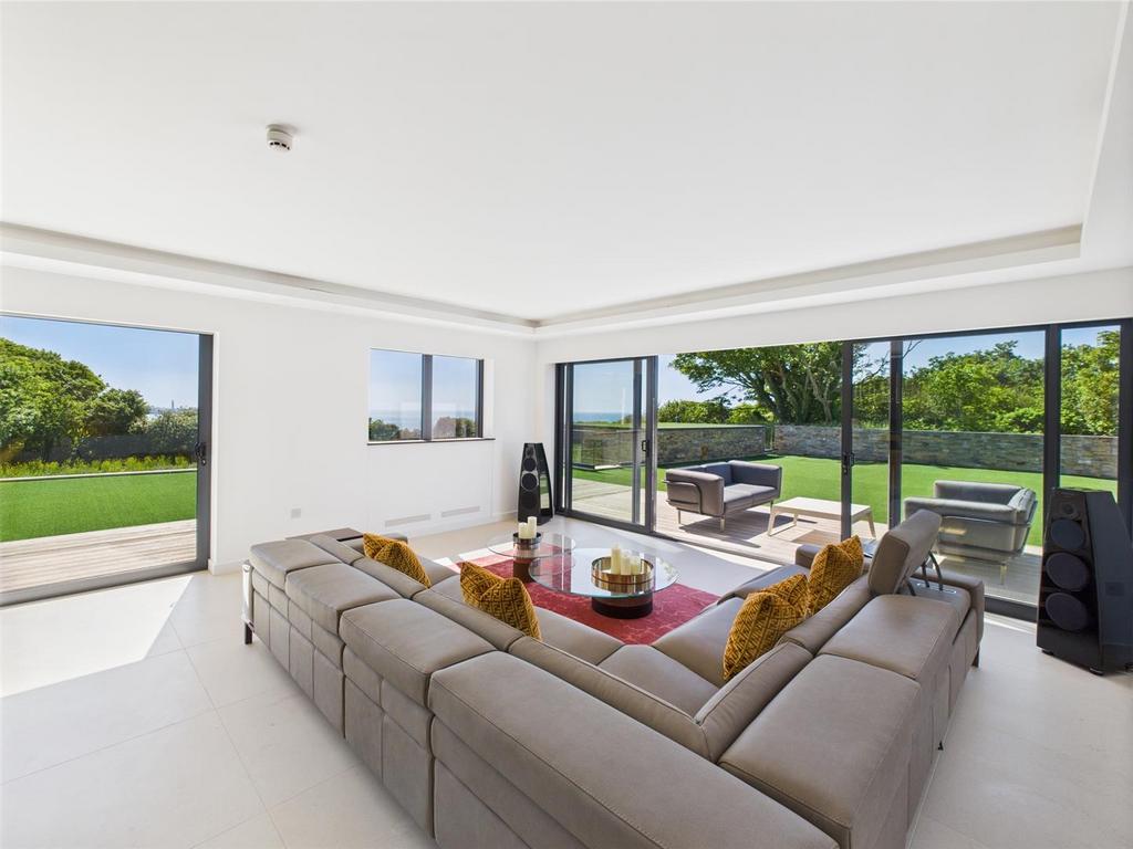 CAM04392 G0-PR0087-STILL010.jpg