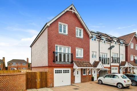 5 bedroom end of terrace house for sale, Culverhouse Way, Chesham, Bucks, HP5