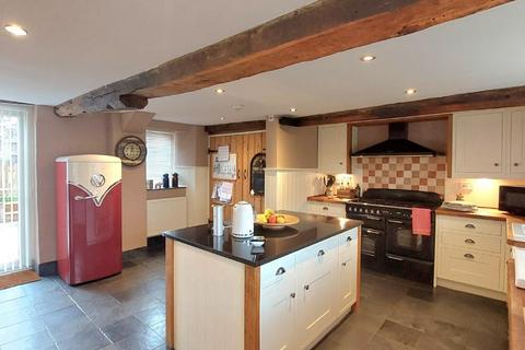 4 bedroom character property for sale, West Street, Earls Barton, Northamptonshire NN6