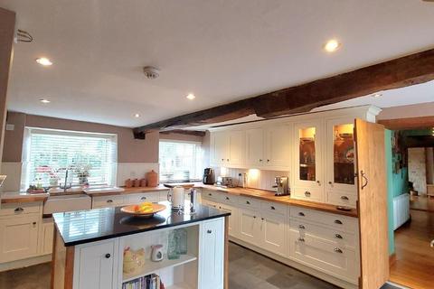 4 bedroom character property for sale, West Street, Earls Barton, Northamptonshire NN6