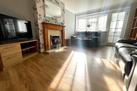 8 Cedar Close, Rayleigh, SS6 8SS