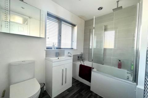 8 Cedar Close, Rayleigh, SS6 8SS