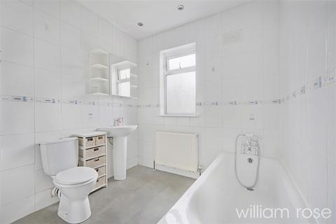 3 bedroom semi-detached house for sale, Hampton Road, London E4