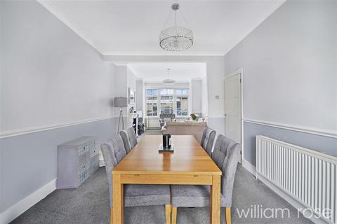 3 bedroom semi-detached house for sale, Hampton Road, London E4