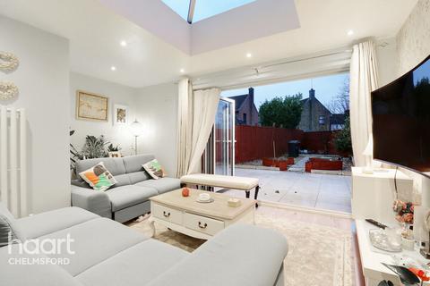 3 Saywell Brook, Chelmsford, CM2 6RJ