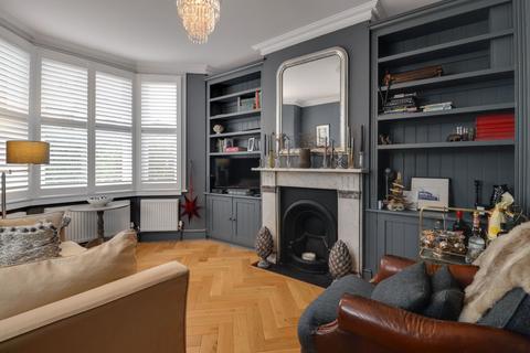 1 Summer Gardens, East Molesey, KT8 9LT