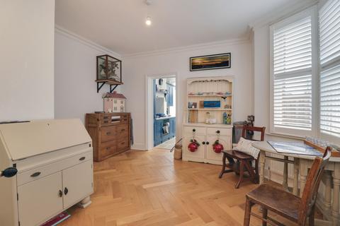 1 Summer Gardens, East Molesey, KT8 9LT