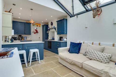 1 Summer Gardens, East Molesey, KT8 9LT