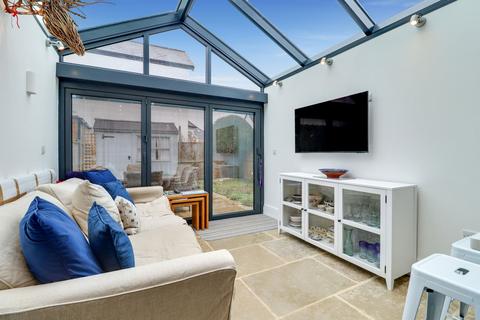1 Summer Gardens, East Molesey, KT8 9LT