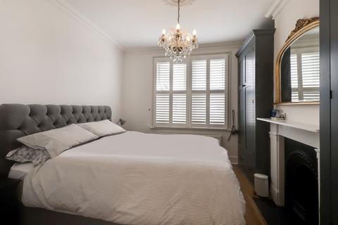 1 Summer Gardens, East Molesey, KT8 9LT