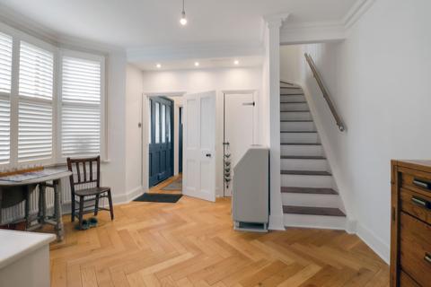 1 Summer Gardens, East Molesey, KT8 9LT