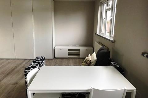 Studio to rent, Hendon Way, Golders Green NW2