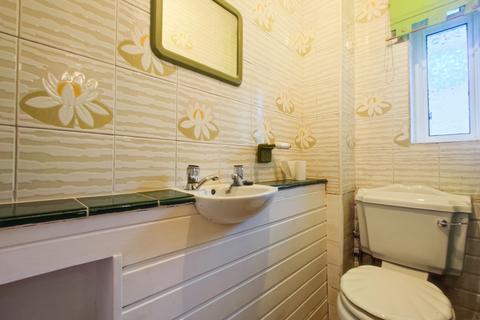 5 Whimbrel Close, London, SE28 8HX