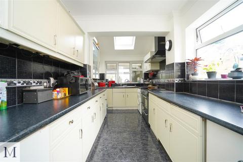 4 bedroom semi-detached house for sale, Old Cote Drive, Heston TW5