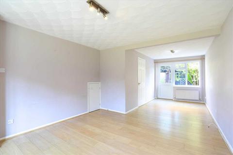 18 Brambleside Court, Kettering, NN16 9BY