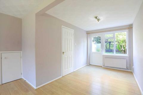 18 Brambleside Court, Kettering, NN16 9BY