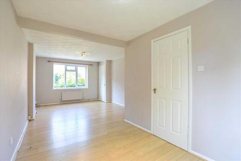 18 Brambleside Court, Kettering, NN16 9BY