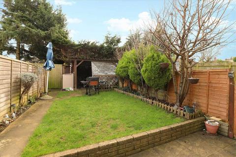 18 Brambleside Court, Kettering, NN16 9BY
