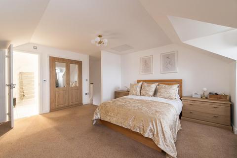 3 Scarlet Road, Erith, DA8 2FE