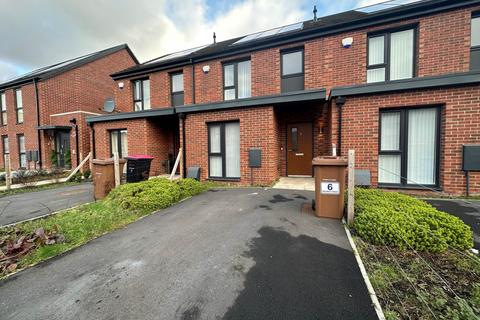 3 bedroom apartment to rent, Woolton Close, Salford M5