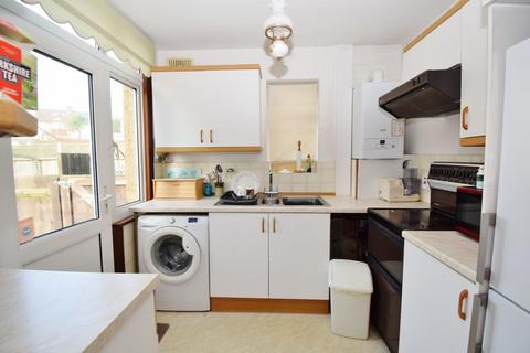 2 bedroom maisonette for sale, Alandale Drive, Pinner, HA5 3UX