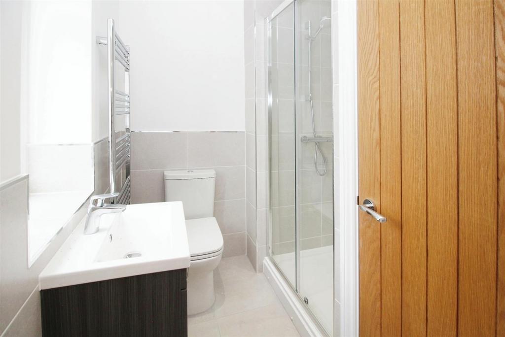 En-Suite Bedroom 1