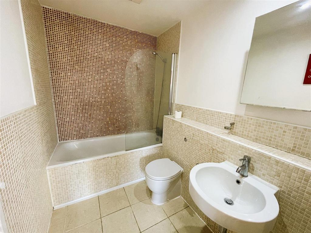 Flat 14 bathroom.jpeg