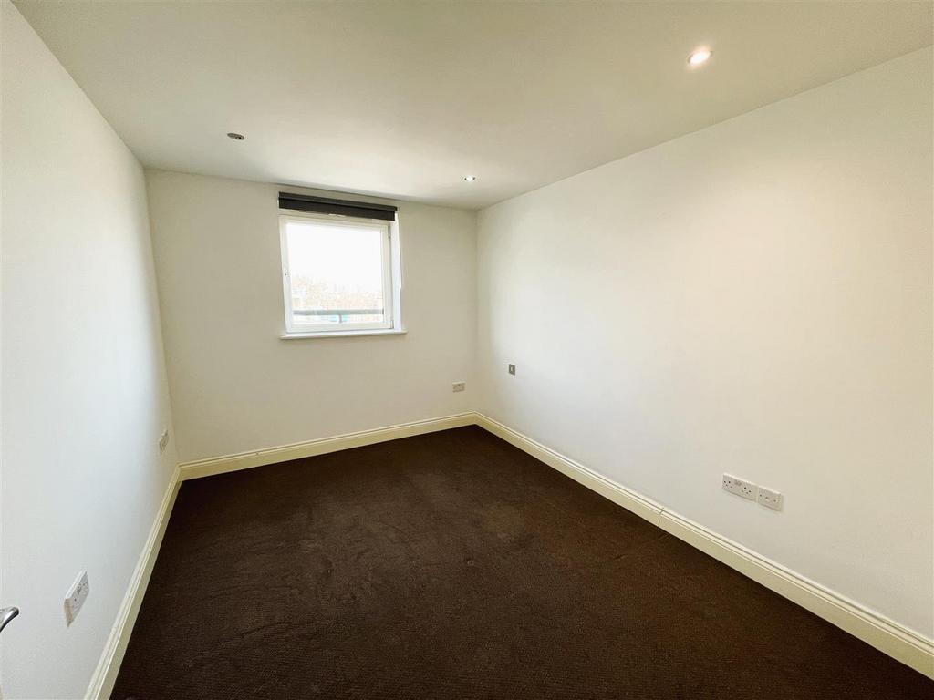 Flat 14 bedroom.jpeg