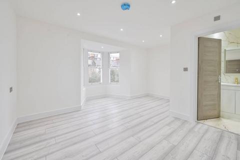 4 bedroom flat to rent, Old Kent Road, Elephant and Castle, London, SE1