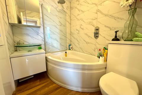 Flat 6, Santana, 15 Brent Road, London, SE18 3DP