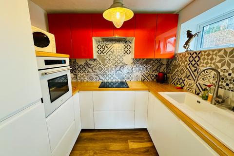 Flat 6, Santana, 15 Brent Road, London, SE18 3DP