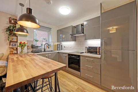 42 Harkness Close, Romford, RM3 9NX