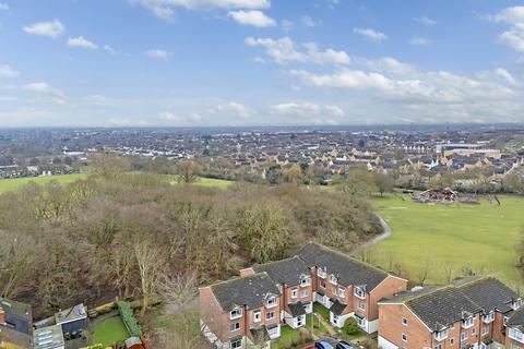 42 Harkness Close, Romford, RM3 9NX