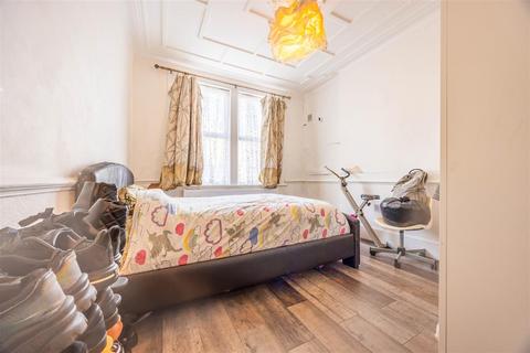 1 bedroom ground floor flat for sale, ALBION ROAD, Westcliff-On-Sea