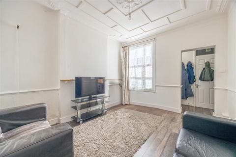 10b Albion Road, Westcliff-on-sea, SS0 7DR
