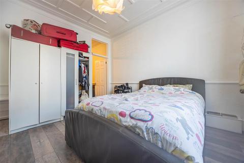 10b Albion Road, Westcliff-on-sea, SS0 7DR