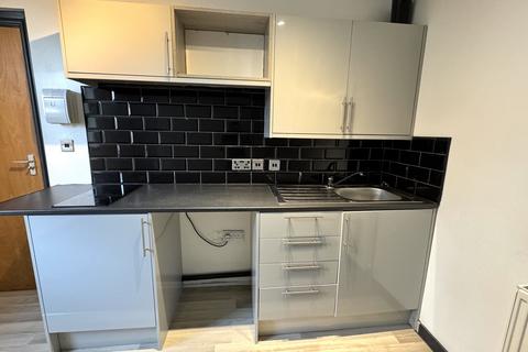 1 bedroom in a house share to rent, Euston Grove, Prenton,