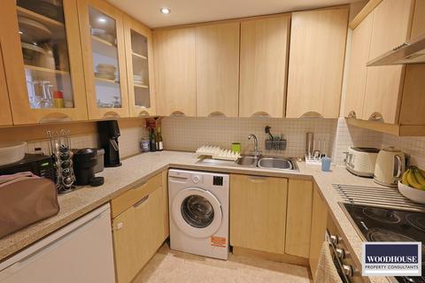 2 bedroom apartment for sale, Turners Hill, Cheshunt EN8