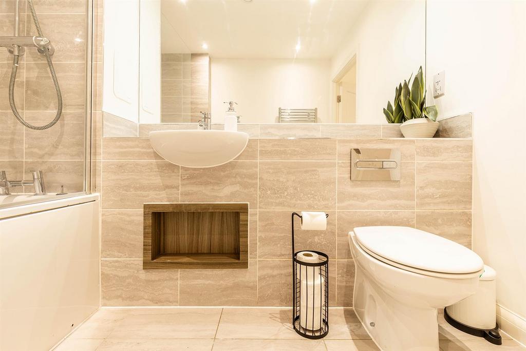 Bathroom 3.jpg