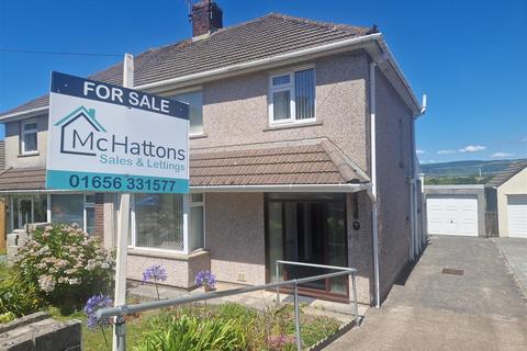 3 bedroom semi-detached house for sale, Heol Nant, Bridgend CF33