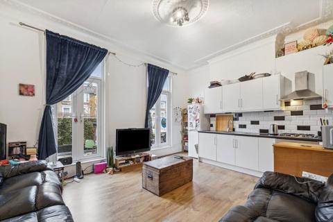 4 bedroom maisonette to rent, Shepherds Bush Road, London W6