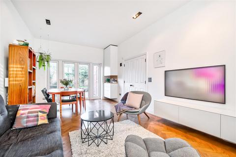 3 bedroom terraced house for sale, Bushwood, Leytonstone
