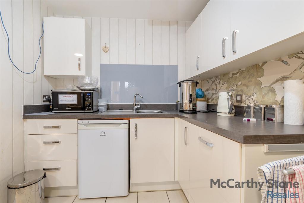 8634236-interior25.jpg
