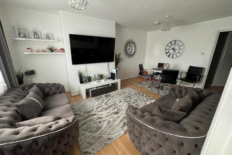 2 bedroom flat to rent, Hazelmere Drive, Northolt UB5