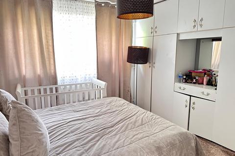 undefined, Hazelmere Drive, Northolt UB5